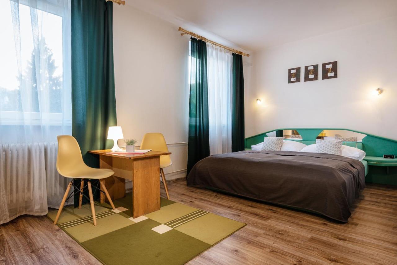 Hotel Poludnica Ліптовський Мікулаш Екстер'єр фото